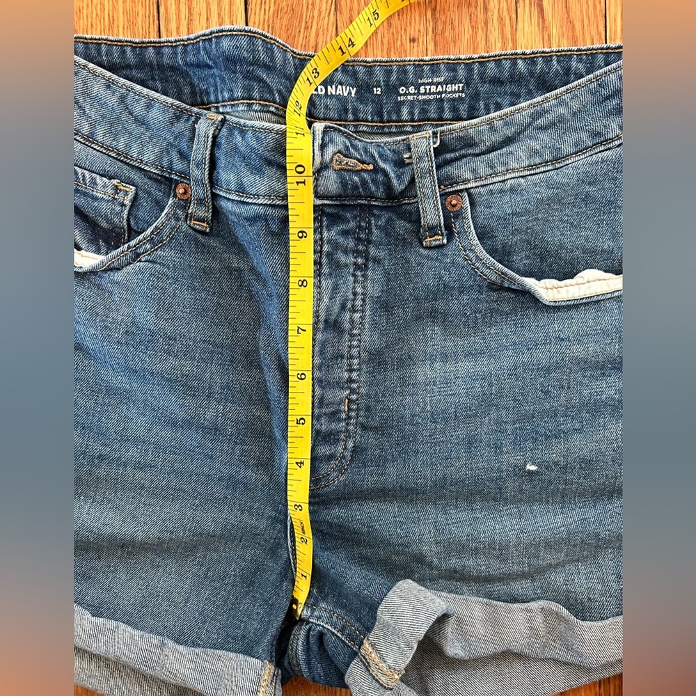 Women’s Old Navy High Rise OG Straight Jeans Shorts. Size 12 - Picture 3 of 6